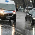Sudar na autoputu Niš-Beograd: Kiša lije, a Mercedes potpuno razlupan ostao bez točka