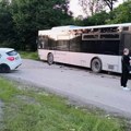 Strašna slika nesreće u banjskom polju: Sudarili se auto i autobus, tinejdžerka (17) preminula posle četiri sata borbe za…