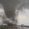 Tornado nosi sve pred sobom Crvena uzbuna u Teksasu, prirodna katastrofa snimljena kamerom (video)