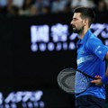 Novak tražio pomoć lekara, legenda sramno reagovala u prenosu uživo! Čuveni Amerikanac opleo po Đokoviću: Ne zavaravajte…