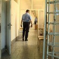 Pala grupa koja je prodavala drogu „PINACA“ u zatvorima: Papire natopljene narkotikom prodavali za 80.000 dinara