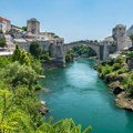 (Foto) tirkizni raj pored Mostara Turisti na društvenim mrežama otkrili kupalište koje su meštani ljubomorno čuvali