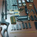 (Foto) Predstavljao se kao policajac, pa pokrao milione! U Zrenjaninu uhapšen prevarant: Policija u stanu zatekla ceo arsenal…