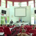 Burna sednica Skupštine Niša: Odbornica sa liste "Dr Dragan Milić" nastupa samostalno, opozicija optužuje vlast za krađu
