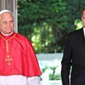 Makron će ipak prisustvovati poslednjoj misi pape Lava XIV tokom posete Francuskoj