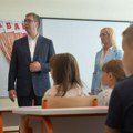 Vučić posetio renoviranu OŠ „Svetislav Golubović Mitraljeta” povodom početka školske godine