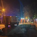 U toku je gašenje velikog požara u Drvarskoj ulici. Tri vozila i dalje gase požar! Zrenjanin - Drvarska požar