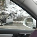 Automobil smrskan, završio na krovu zbog poledice: Haos na putu kod Zlatibora