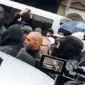 Opšta tuča ispred RTS-a u takovskoj: Ne zna se ko koga udara - opozicija pravila haos na ulicama (video)