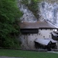 Manastir Crna reka - svetinja uz stenu, crkva u pećini