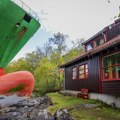 VIDEO "Za dlaku": Brod u Norveškoj prošao na metar pored kuće, vlasnik zaprepašćen