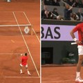 Ceo stadion vrištao, a Novak stao da dobro čuje: Minut tenisa za pamćenje - 41 udarac za delirijum u Parizu