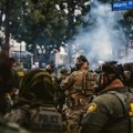 Protesti u Los Anđelesu: Policijski čas, hapšenja i optužbe između guvernera i Bele kuće