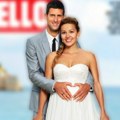 Trudna mlada blistala na Kraljičinoj plaži: Jelena i Nole slave 11. godišnjicu braka, bila je to svadba godine