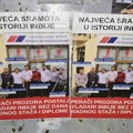 (FOTO) Dok SNS čuva prostorije Inđija oblepljena plakatama „Najveća sramota u istoriji Inđije“