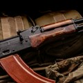 Hapšenje zbog oružja Policija mu u šteku pronašla automatski pištolj i automatsku pušku, kao i 769 komada municije