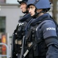 Svedok video pucnjavu u restoranu, naoružani Srbin u bekstvu: Meštani u strahu, policija blokirala deo Beča