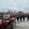 Proizvođači mleka i poljoprivrednici koji blokiraju put Kraljevo-Kragujevac izmestili protest u Mrčajevce