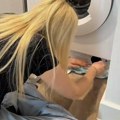 "Probala sam, pod je zaista suv!": Svi su se oduševili kad su videli kako ova žena čisti filter veš-mašine
