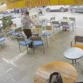 (Uznemirujuć video) Devojka na električnom trotinetu "izletela" pred skuter, vozač motora nije imao dozvolu Jeziva saobraćajka…