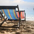 Dronovi otkrivaju nelegalne ležaljke na grčkim plažama, kazne i do 73.000 evra