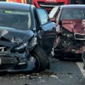 Povređena tinejdžerka u saobraćajki Lančani sudar troje vozila u Nišu, vozači nisu držali odstojanje