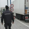 Na prelazu Jarinje blokirani kamioni sa robom „zbog nefunkcionalnosti carine Srbije“