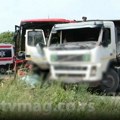 Teška nesreća kod Obrenovca:U sudaru autobusa i kamiona ima poginulih i povređenih