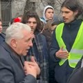 Pretnje anđelkoviću na protestu ispred Pošte: Ajde da prebijemo ovoga (video)