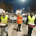 Studenti se večeras ogradili od političkih i svih ostalih aktivista na protestu u Leskovcu