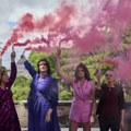 Katoličke aktivistkinje pustile roze dim iz baklji u Vatikanu tokom konklave