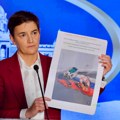 Brnabić: Pri ulasku u blokirani SKC posetioci morali da obrišu noge zastavom Srbije