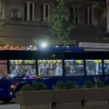 Autobusi GSP-a odvoze ljude iz šatora kod Pionirskog parka