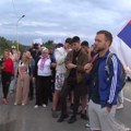 Protest u Lazarevcu zbog cisterni pored Ibarske magistrale, građani zabrinuti da iz jedne curi opasna supstanca
