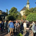 Skup roditelja i đaka Jovine gimnazije u Novom Sadu: „Deca treba da imaju nastavu na jednom mestu“