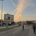 Plišani medved pronašao posao! Nesvakidašnja slika osvanula na mrežama: Zakačio se na zadnjem delu kao pravi, ovaj detalj…