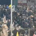 Zbog povika "Srbija, Srbija" policija tukla i decu? Prizor na stadionu zaprepastio komentatora: Kada dođeš ovde, jedva čekaš…