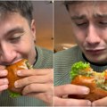 Burger u restoranu kod Gordona Remzija ga šokirao: Odlučio da proba čuveni specijalitet pa otkrio koliko košta (video)