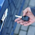 Ispraznila vam se baterija na daljinskom ključu? Evo kako da otključate i pokrenete automobil
