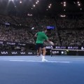 Novak otkrio šta je uzrok besne reakcije: To mu stoji iznad glave, evo kako je objasnio što su ga centimetri delili od…