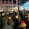 Medijska udruženja i akademske mreže osudile napad batinaša na studente i novinare ispred SNP-a, gradonačelnik se zahvalio…