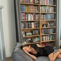 Zavirite u jednu od najskupljih vila u Srbiji Fudbaler napravio raj na Avali: Imaju kućnu biblioteku i kamin u dnevnoj sobi…