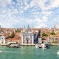 Snimak zgrozio Italiju: Otvorila kesu i sadržaj prosula u vodu, vlasti Venecije pokrenule istragu