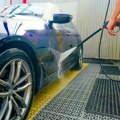 Auto vam posle pranja može izgledati još gore: Ovu grešku u samouslužnoj perionici pravi veliki broj vozača
