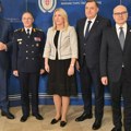 Vučić na prijemu Ministarstva odbrane Srbije: "Ozbiljno smo radili na unapređenju i osnaživanju Vojske"