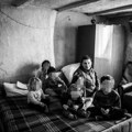Deca maštaju o sobi! Porodica Tot-Dokić živi u teškim uslovima, dečja suza gađa pravo u srce da pomognemo ko može