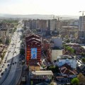 Veliki požar u blizini aerodroma u Prištini, povređena 1 osoba,oštećeno 20 automobila