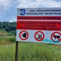 Dok opozicionari i građani negoduju zbog table na Rgotskom jezeru gde piše da je kupanje zabranjeno, iz Jugo Kaolina kažu da…