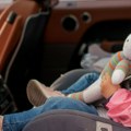 Ostavila ćerku u autu na 37°c i otišla na posao: Dete umrlo od toplotnog udara, mama tvrdi da joj je dala vodu