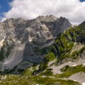 Strani turisti se zaglavili u steni na Durmitoru! Gss im pritekla upomoć